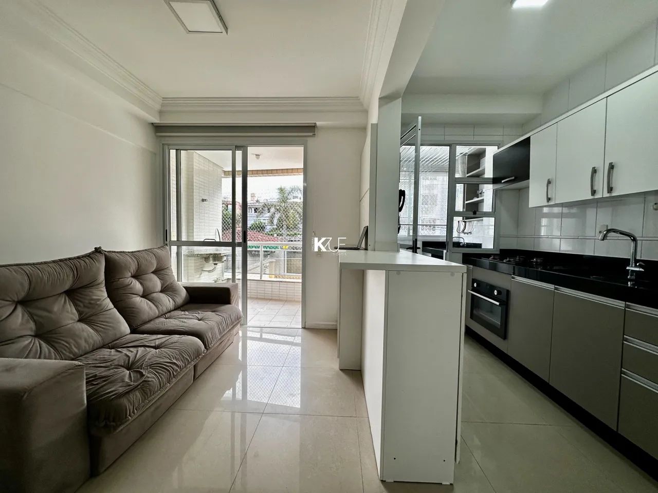 Apartamento 02 dormitórios em Coqueiros, Florianópolis SC