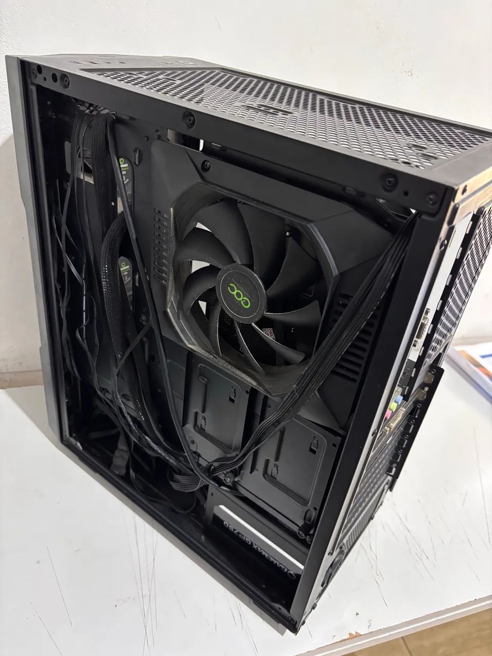 Gabinete gamer rgb  - Foto 3