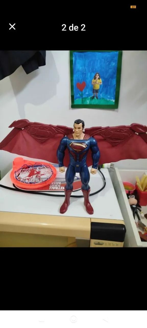 Boneco super man com led nos olhos quando abre a capa - Foto 2