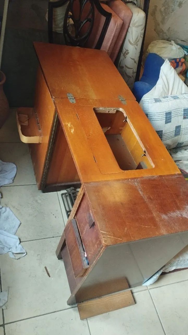 Mesa antiga de costura