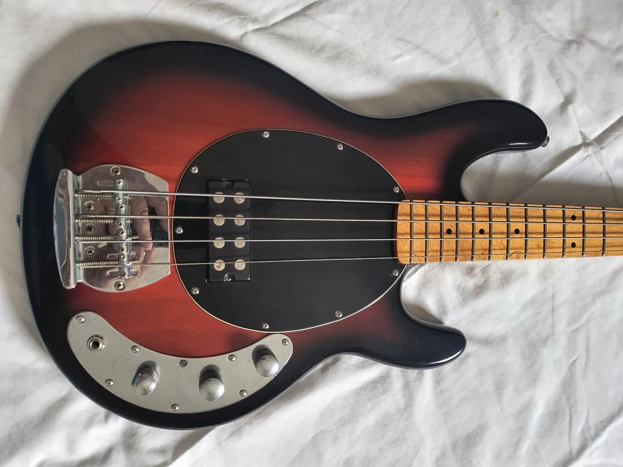 Baixo Michael Musicman 