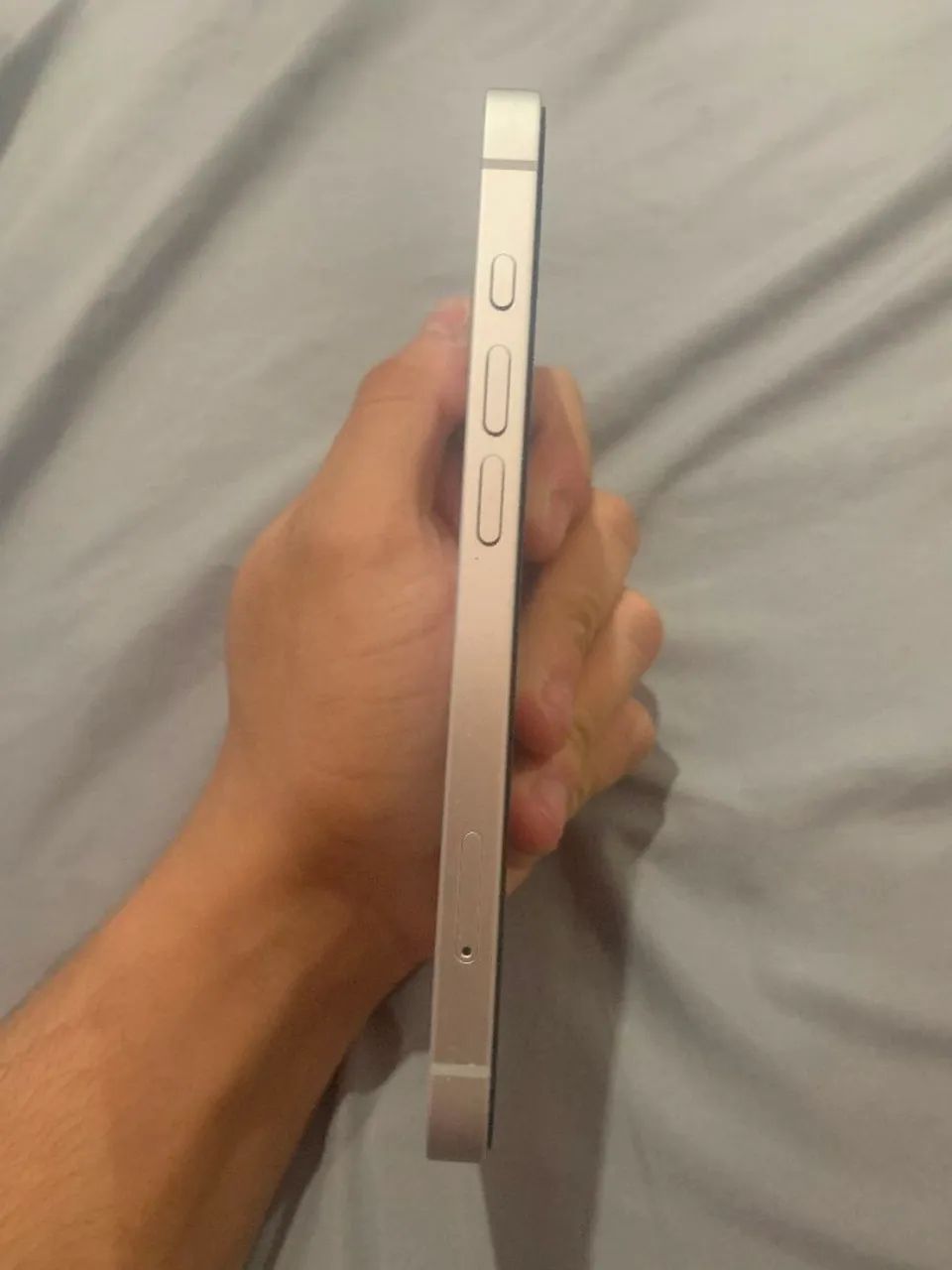 Vendo iPhone 16e com nota fiscal - Foto 3