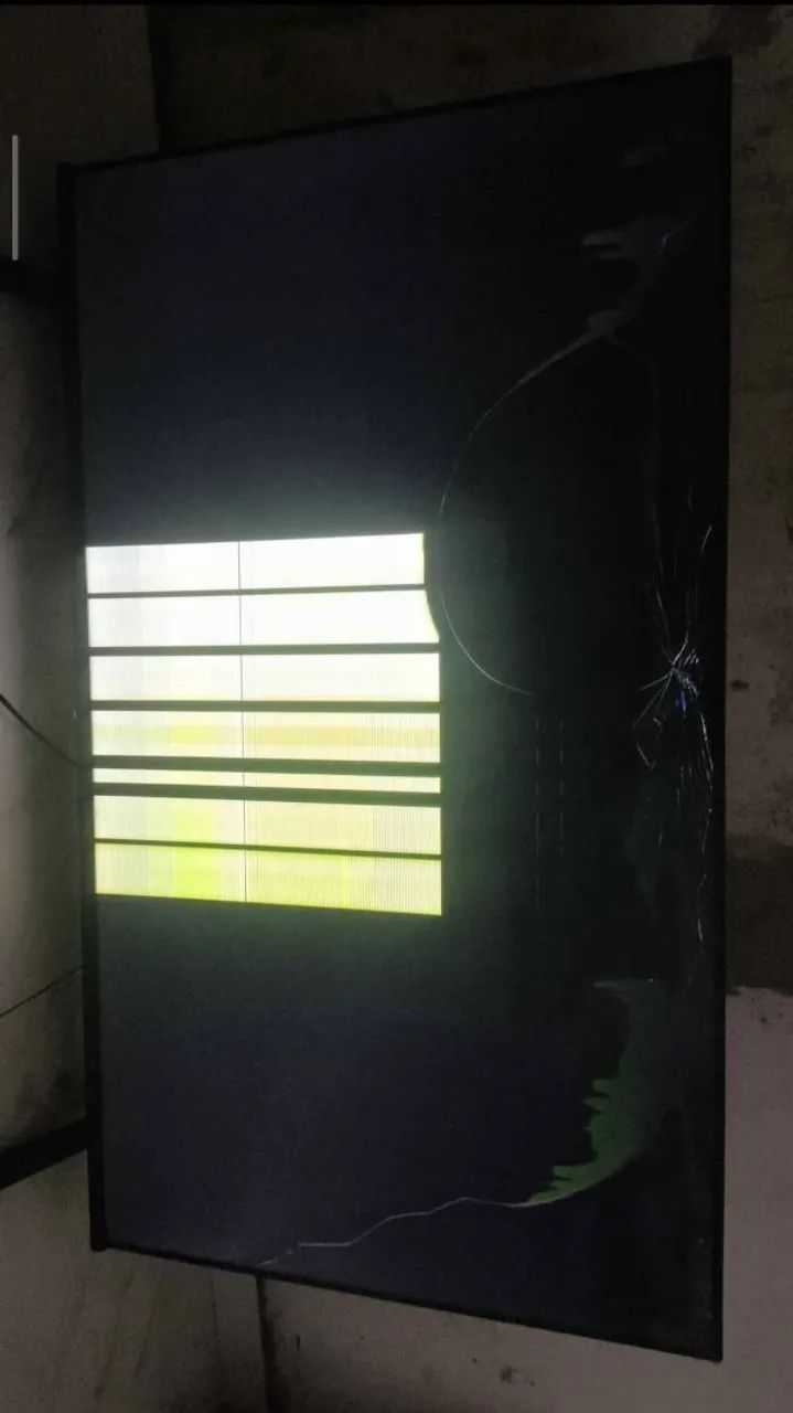 SmartTv Toshiba 50" com led queimado (para retirada de peças) - Foto 2