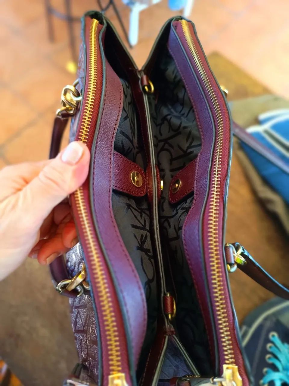  Bolsa Calvin Klein Cor MARÇALA  - Foto 3