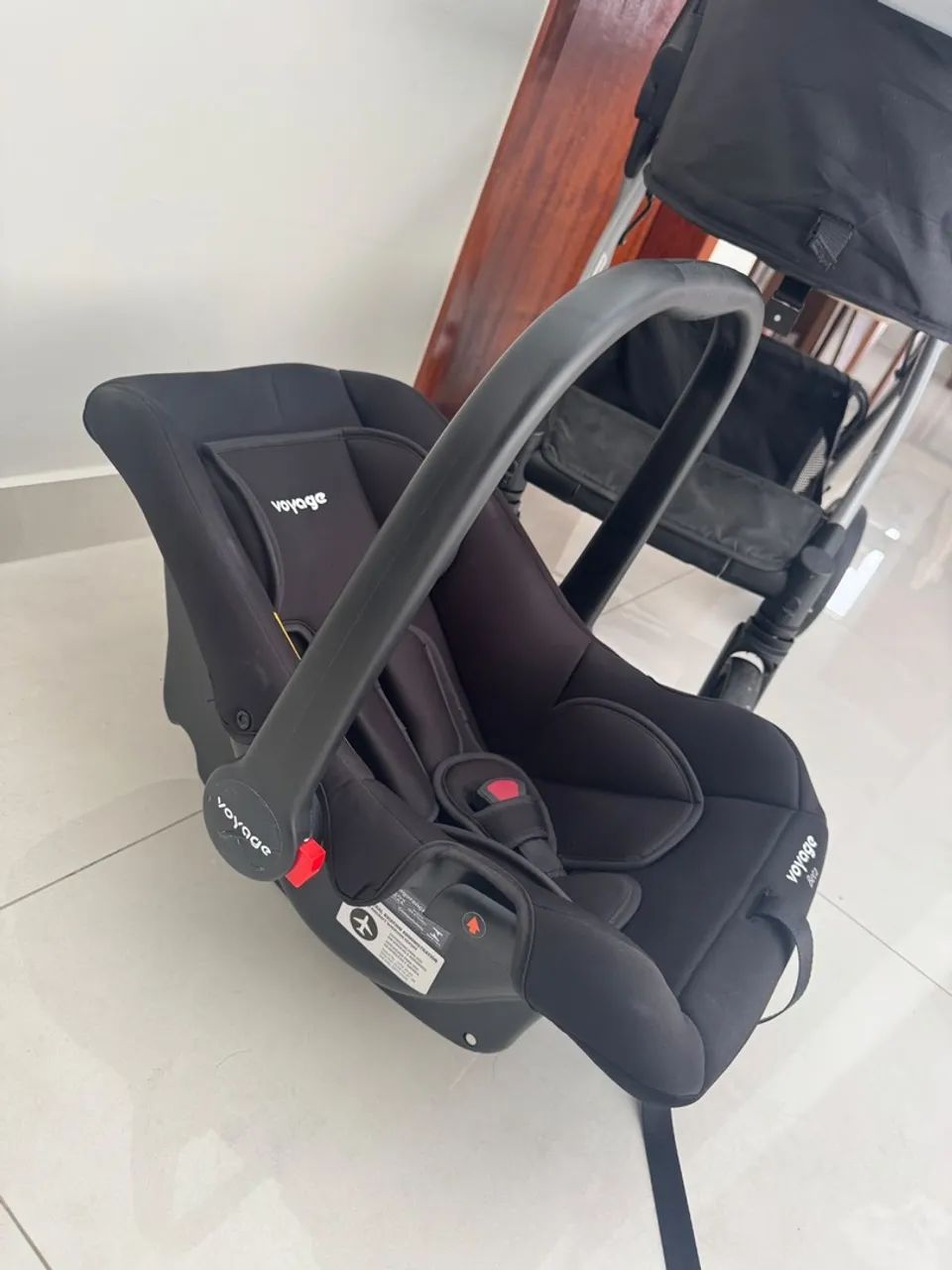 Carrinho de bebê com Moisés e bebê conforto voyage - Foto 5