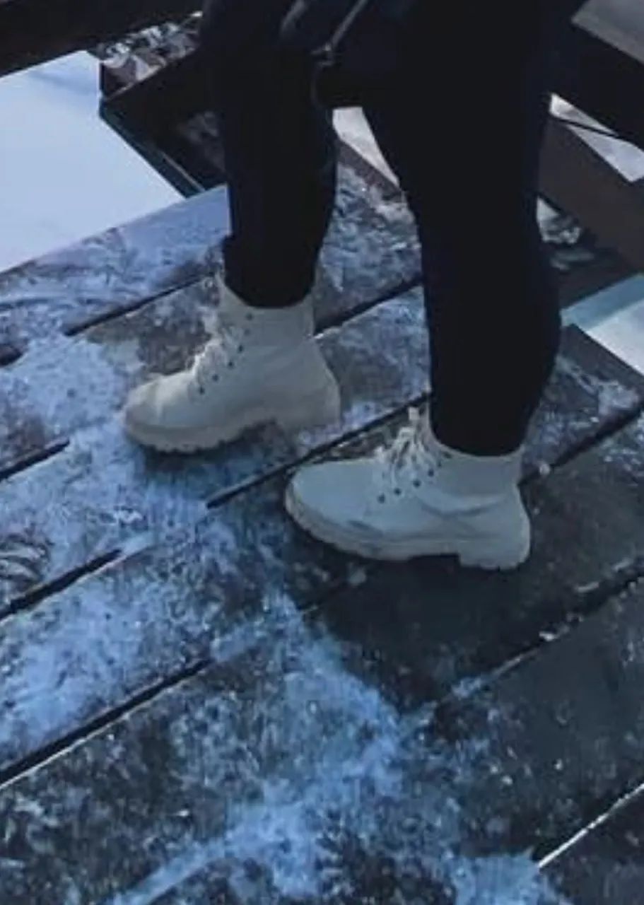 Bota coturno off white