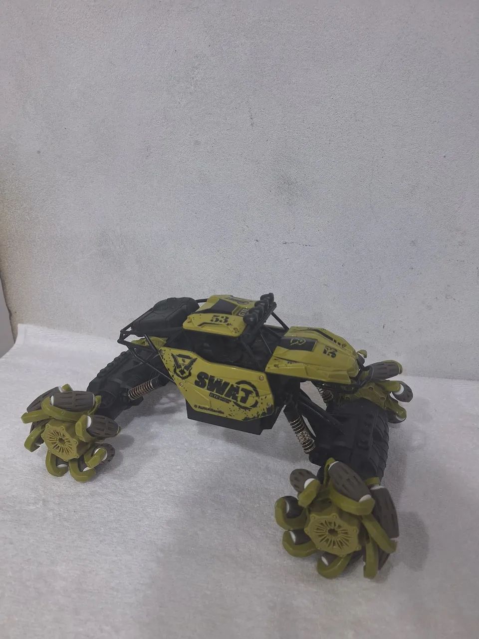 Carro de brinquedo grande