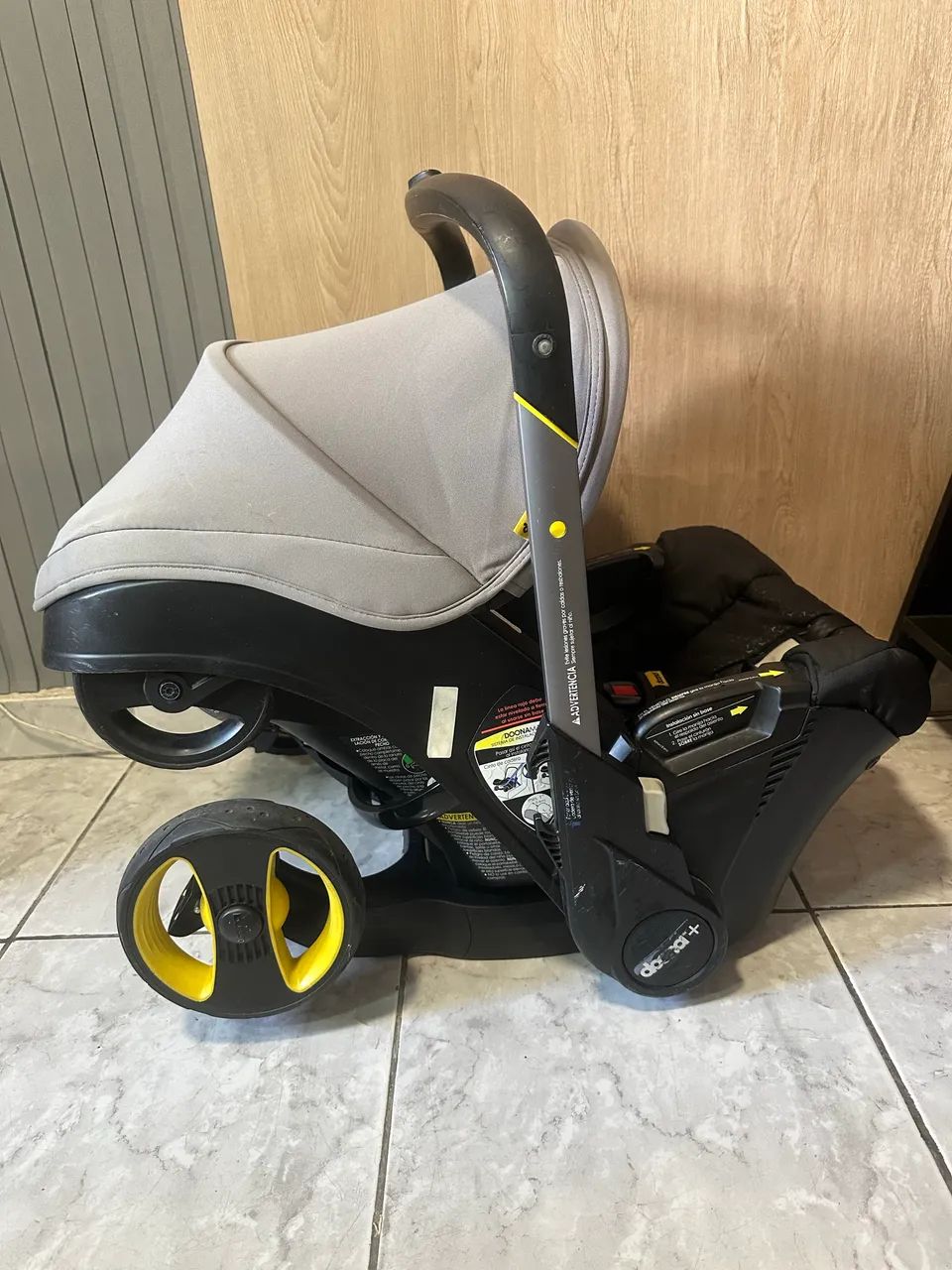Bebê conforto que vira carrinho de passeio DOONA - Foto 4