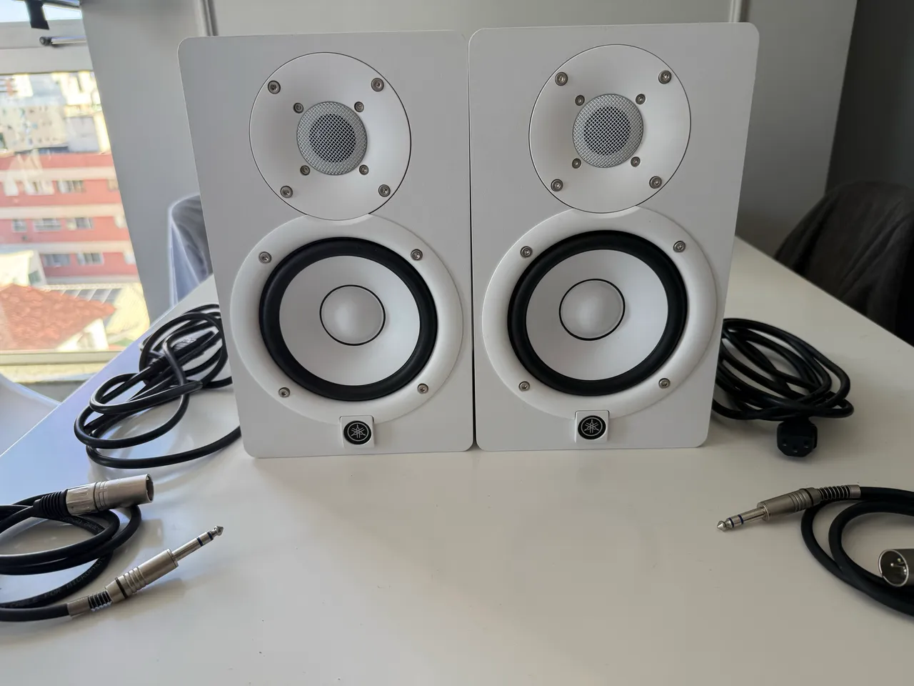 Par de Monitores de áudio Yamaha HS5 Branco Oferta World Of Music