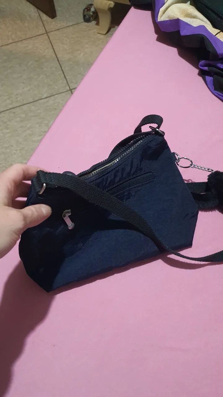 Bolsa Transversal Kipling azul marinho Original - Foto 3