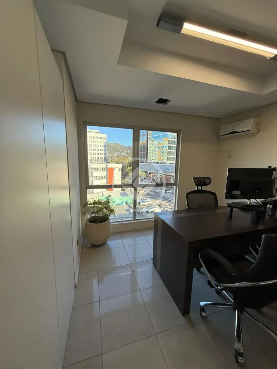 SALA COMERCIAL EM UMA EXCELENTE LOCALIZAÇÃO