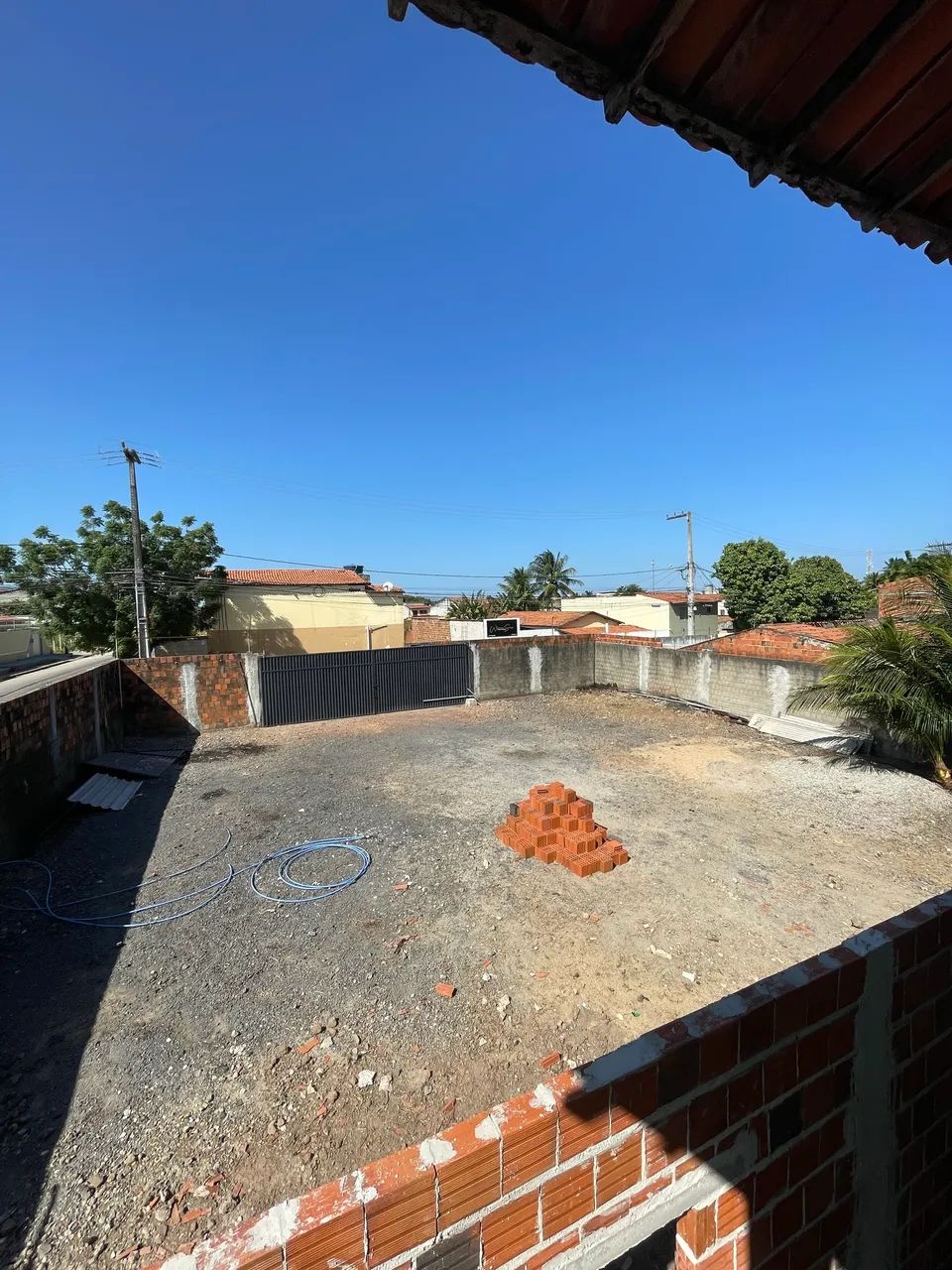 TERRENO 400m - 100% MURADO, PORTÃO AMPLO - Foto 4