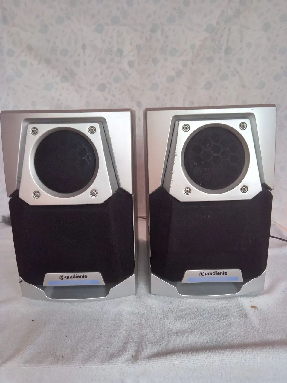 Vendo 2 caixas de som em perfeito estado 