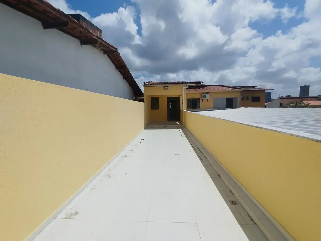 JB PONTO COMERCIAL + CASA DUPLEX EM CIDADE VERDE/NOVA PARNAMIRIM  COM 3 QUARTOS SENDO 1 SU - Foto 3