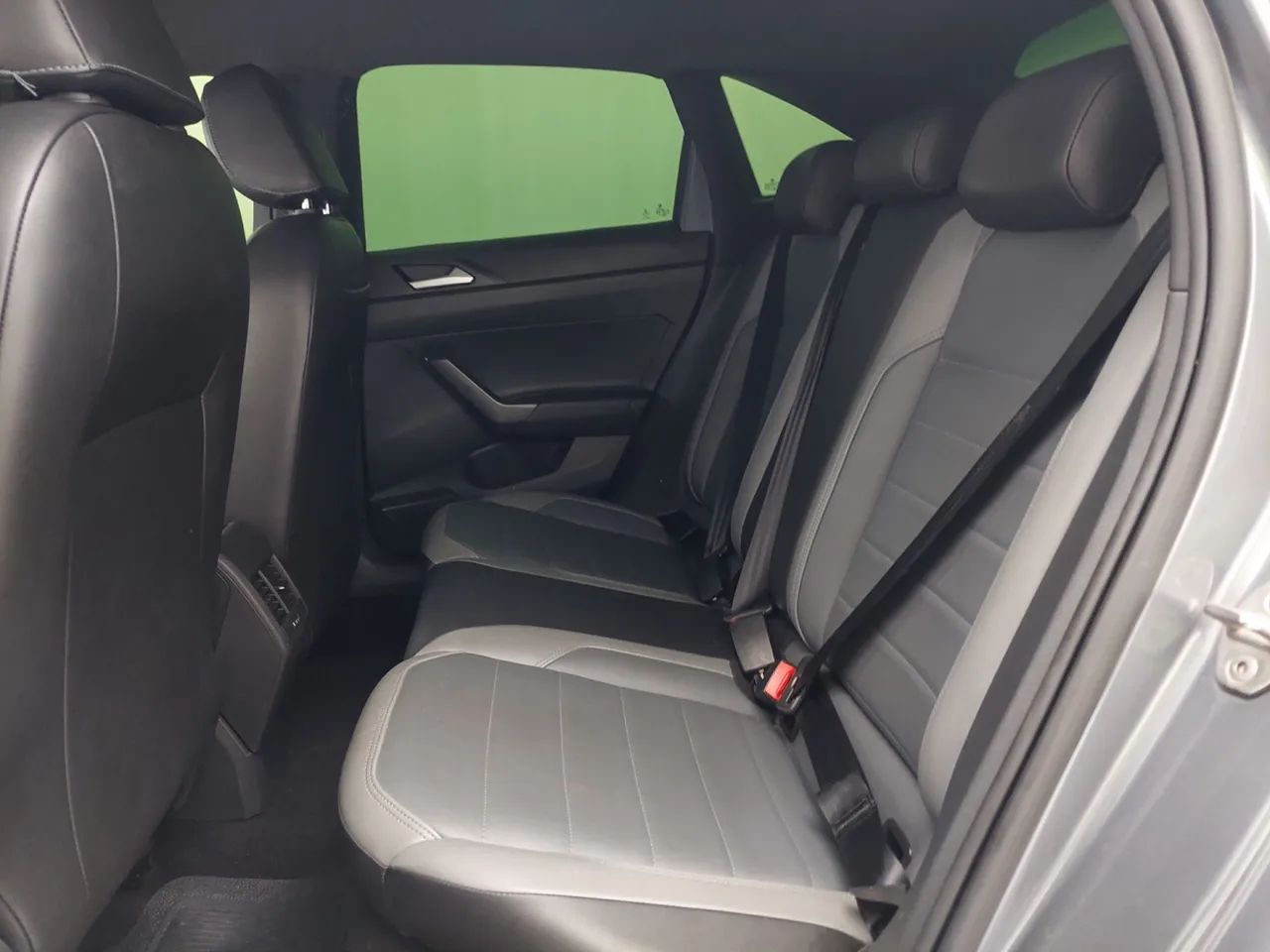 Volkswagen Nivus Highline 1.0 200 TSI Flex Aut., foto 17 de 18