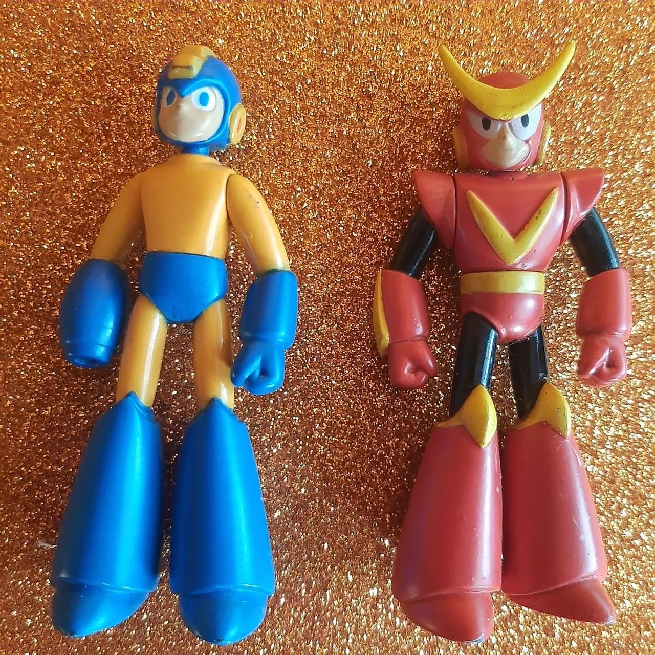 Bonecos Mega Man e Quick Man