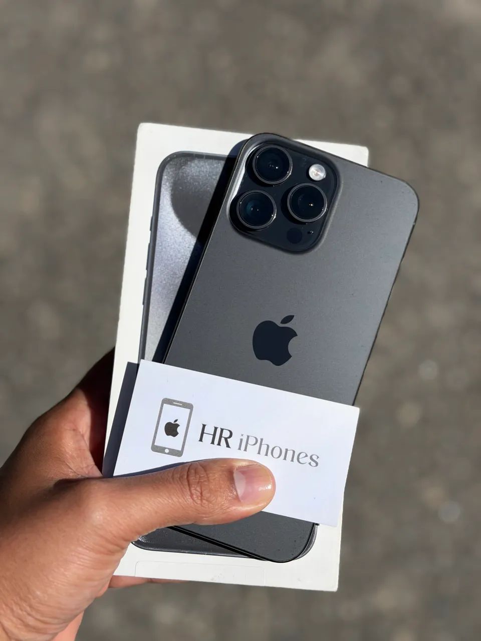 iPhone 15 Pro Max de 256GB Preto 84% de bateria- Seminovo