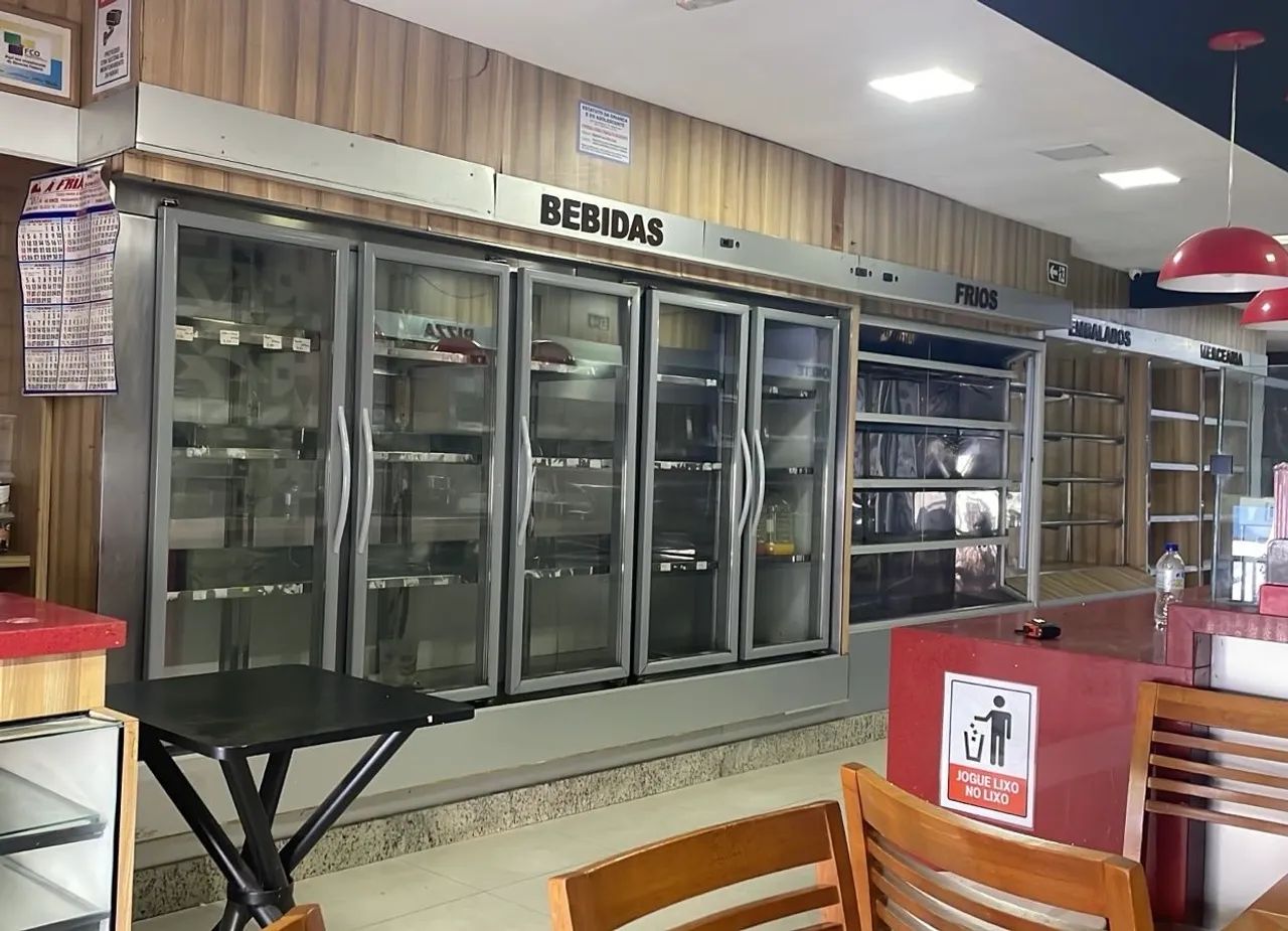 Refrigerador expositor de bebidas e laticínios 