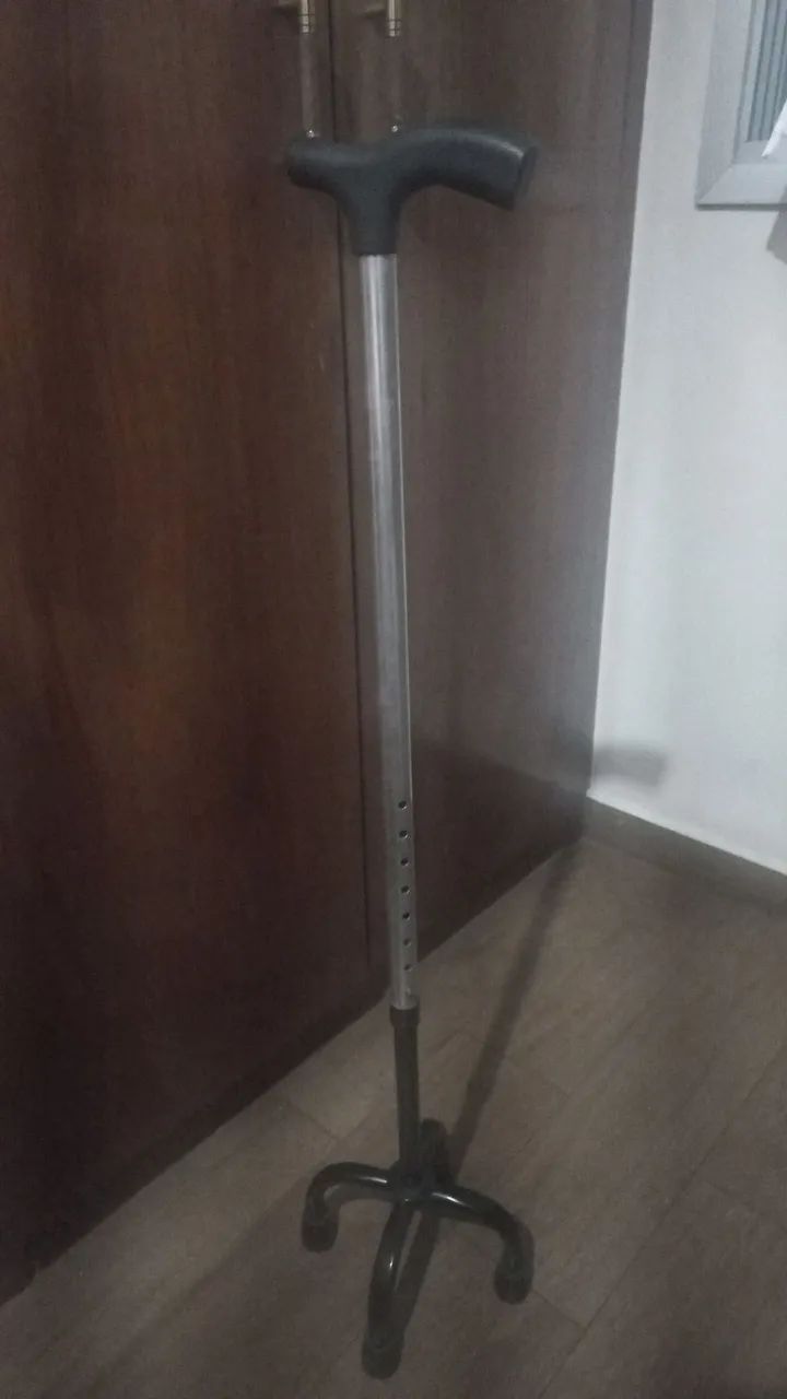 Bengala ortopédica 4 pontas com regulagem.