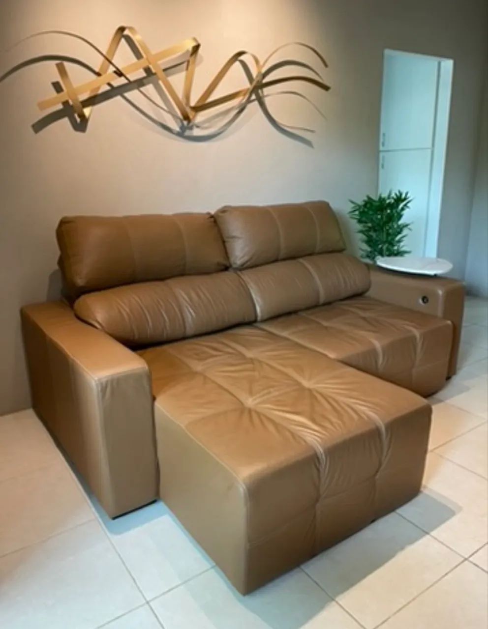 Sofá de couro caramelo  2,58m impecável!  - Foto 3
