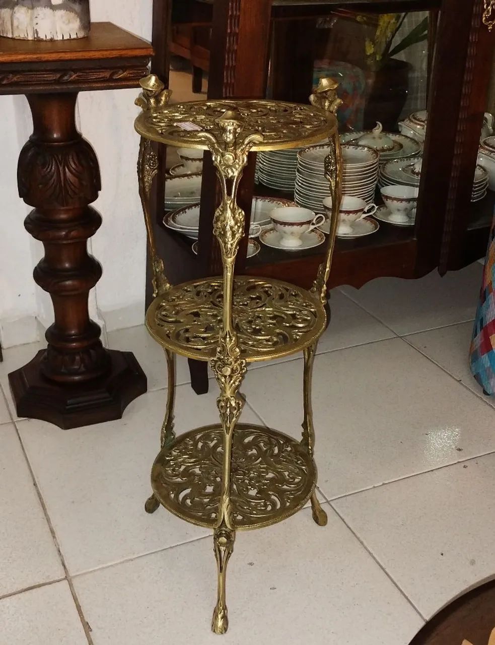 Mesinha de apoio em bronze fundido, - Foto 2