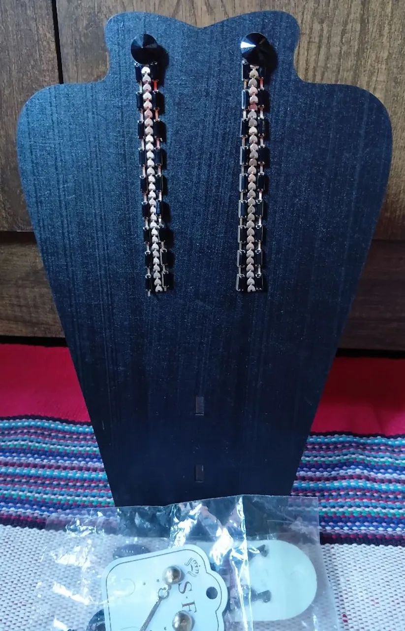 Kit com seis pares de brincos bijuterias variadas  - Foto 2