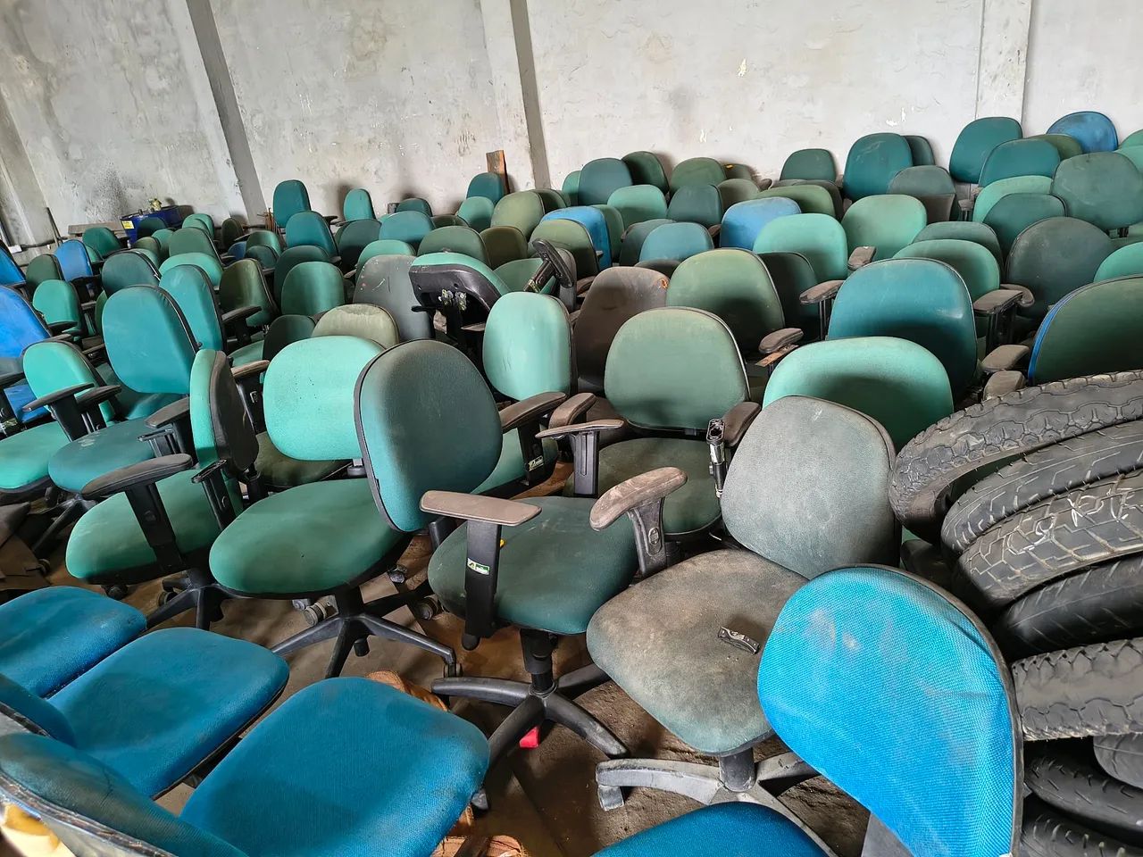 Lote de cadeiras em bom estado  - Foto 2