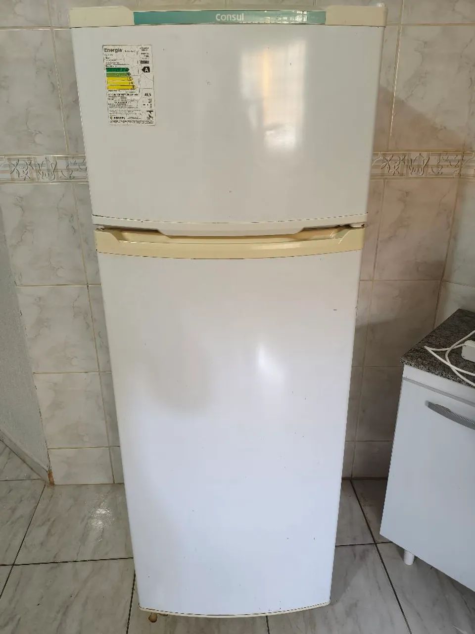 Geladeira consul em ótimo estado e funcionando 