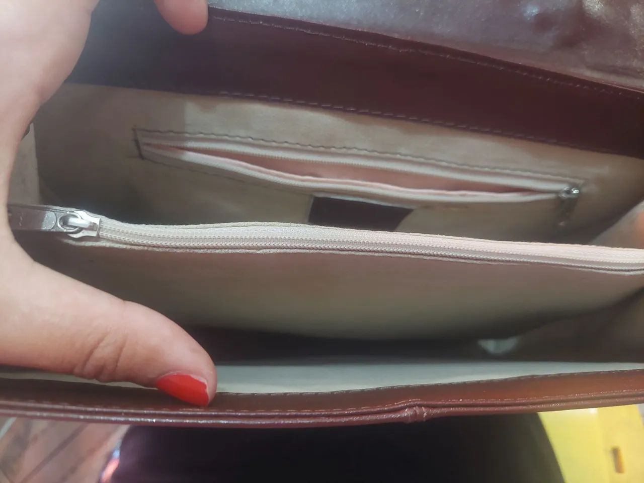 Bolsa Cintia de couro  - Foto 4