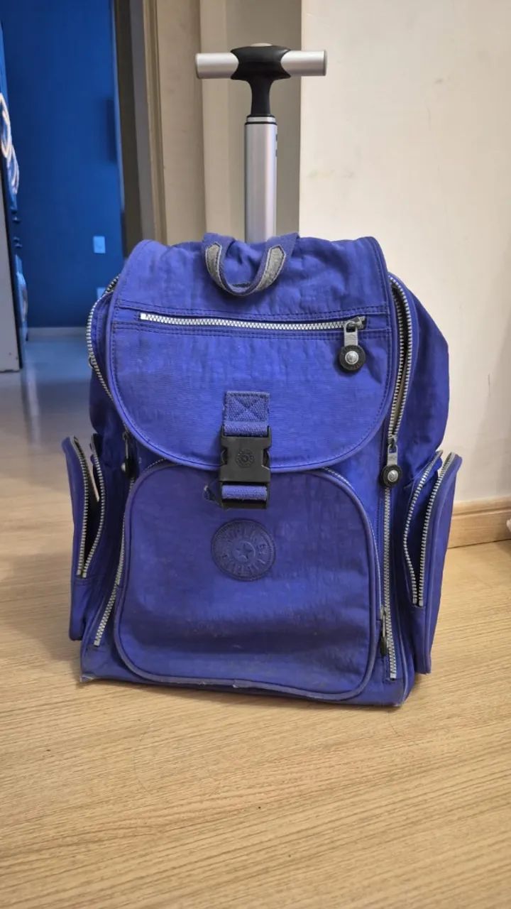 Mochila Original Kipling com rodinhas azul (usada)