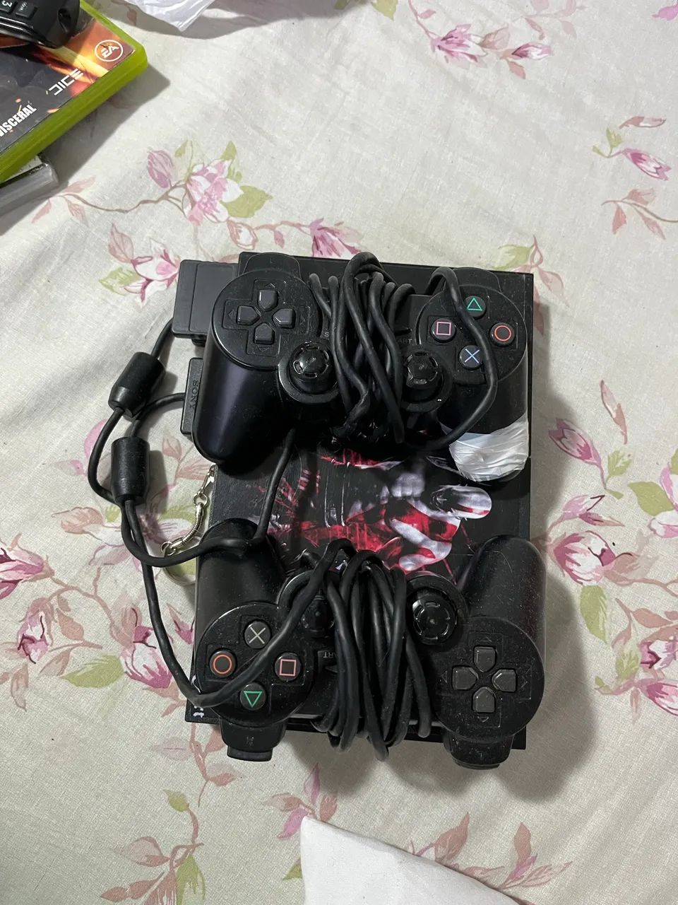 PlayStation 2 funcionando perfeitamente, ideal para quem quer relembrar os clássicos! ? 