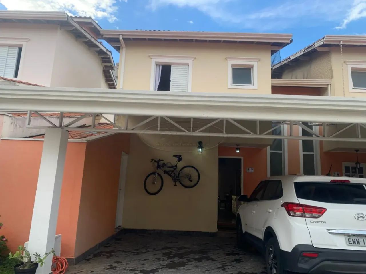 Casa com 3 Dormitórios no Village Seriema