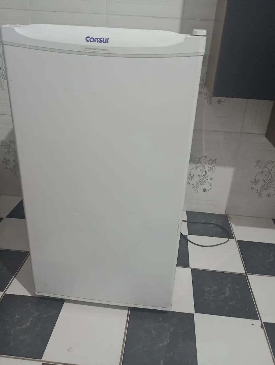 Vende se um frigobar 