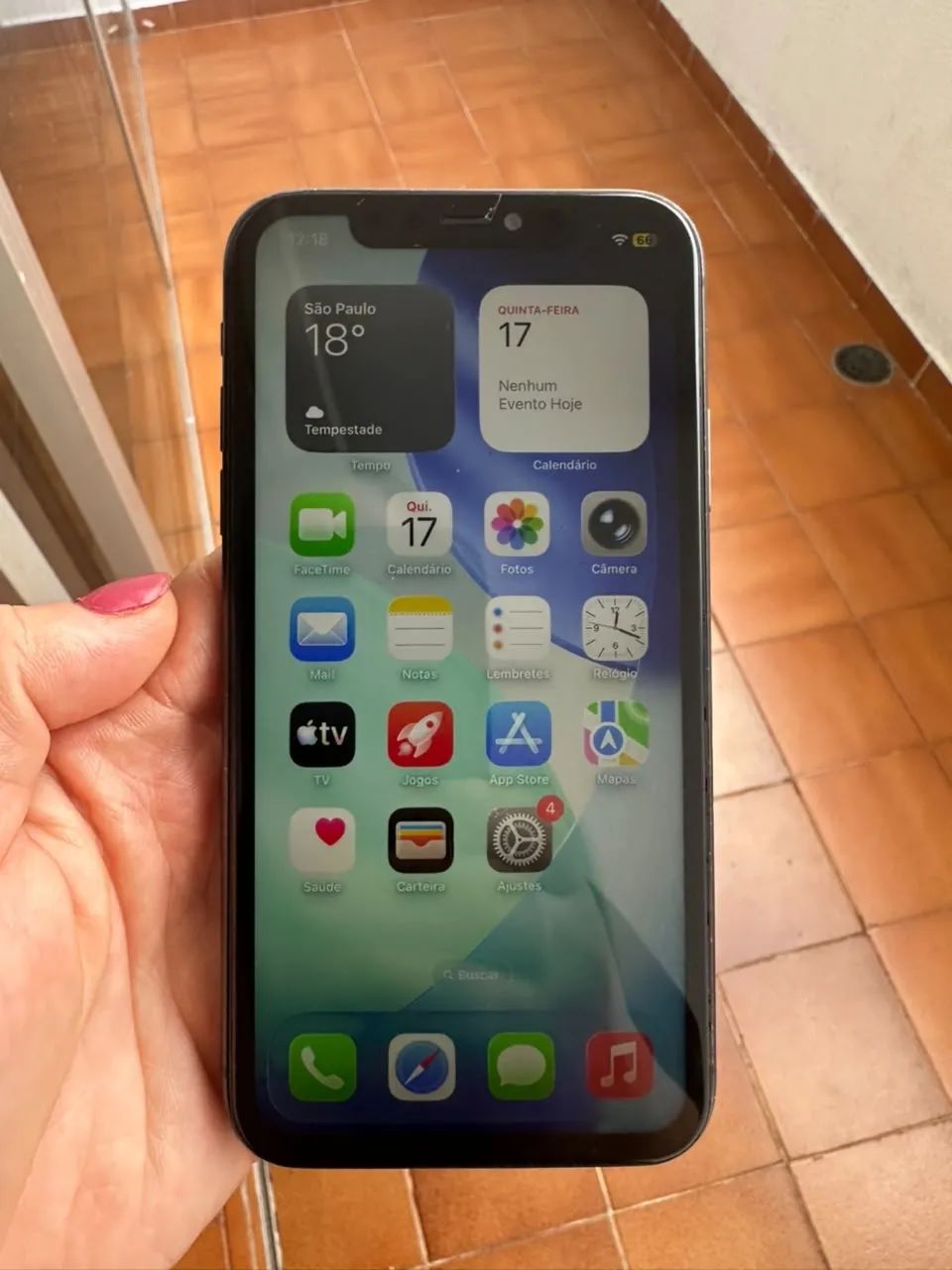 Vendo iPhone 11 - única dona.  - Foto 2