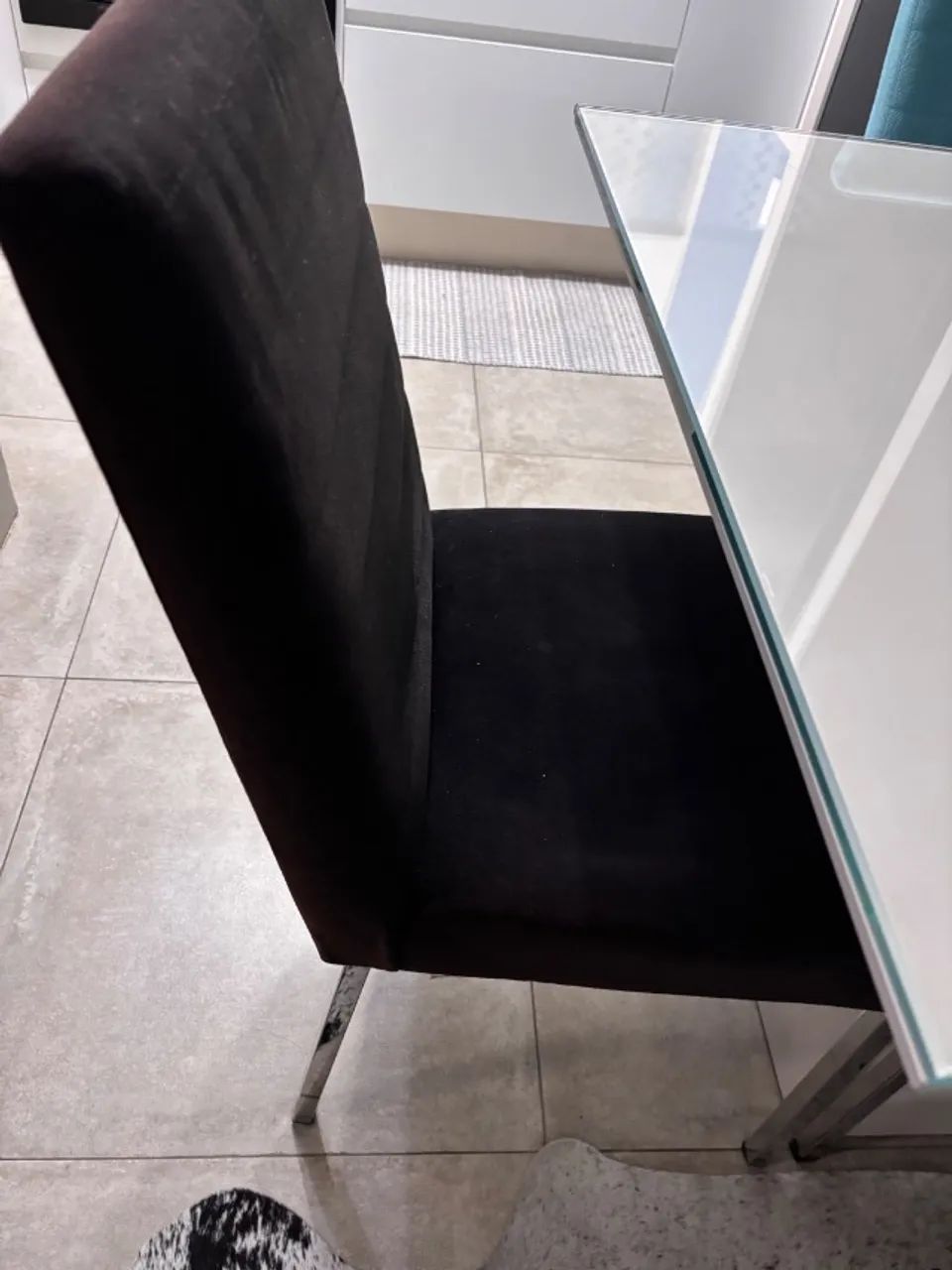 1 sofá retrátil para 3 lugares, 5 cadeiras para mesa de jantar - Foto 4