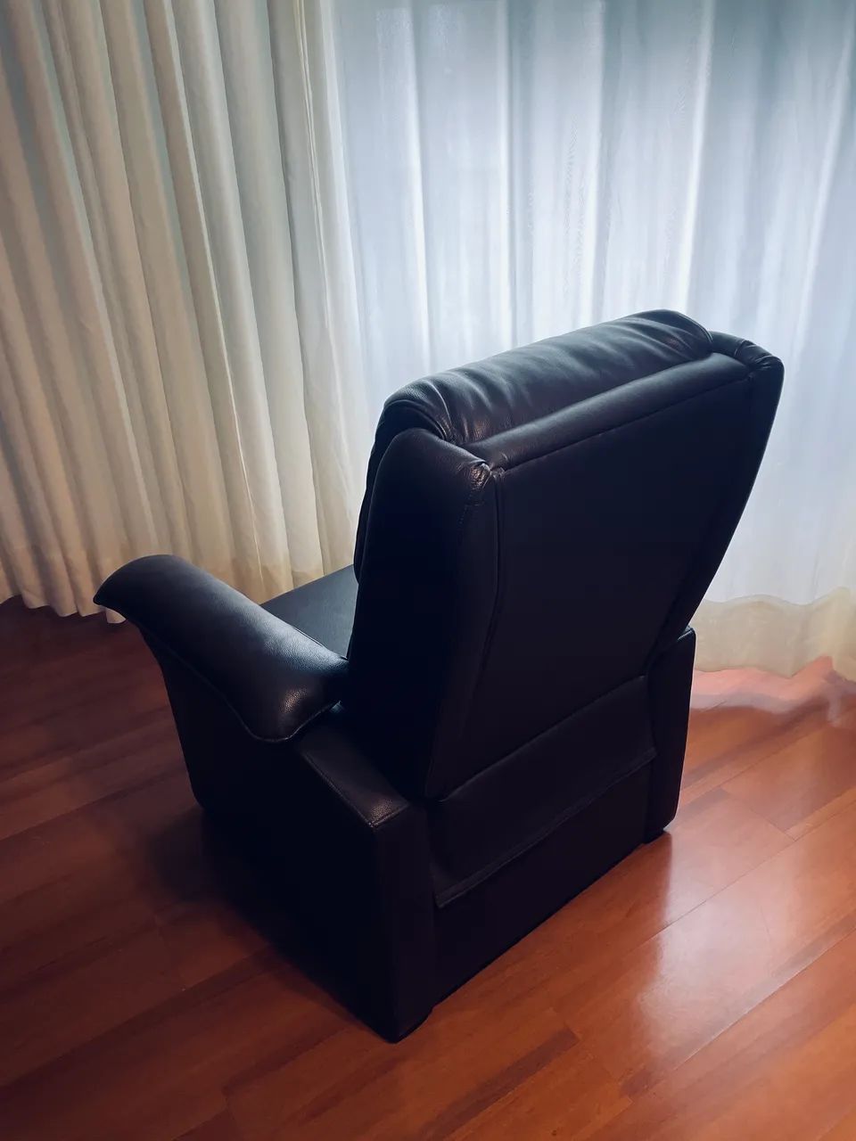 Poltrona Majestic e 2 puff Marrom  - Foto 2