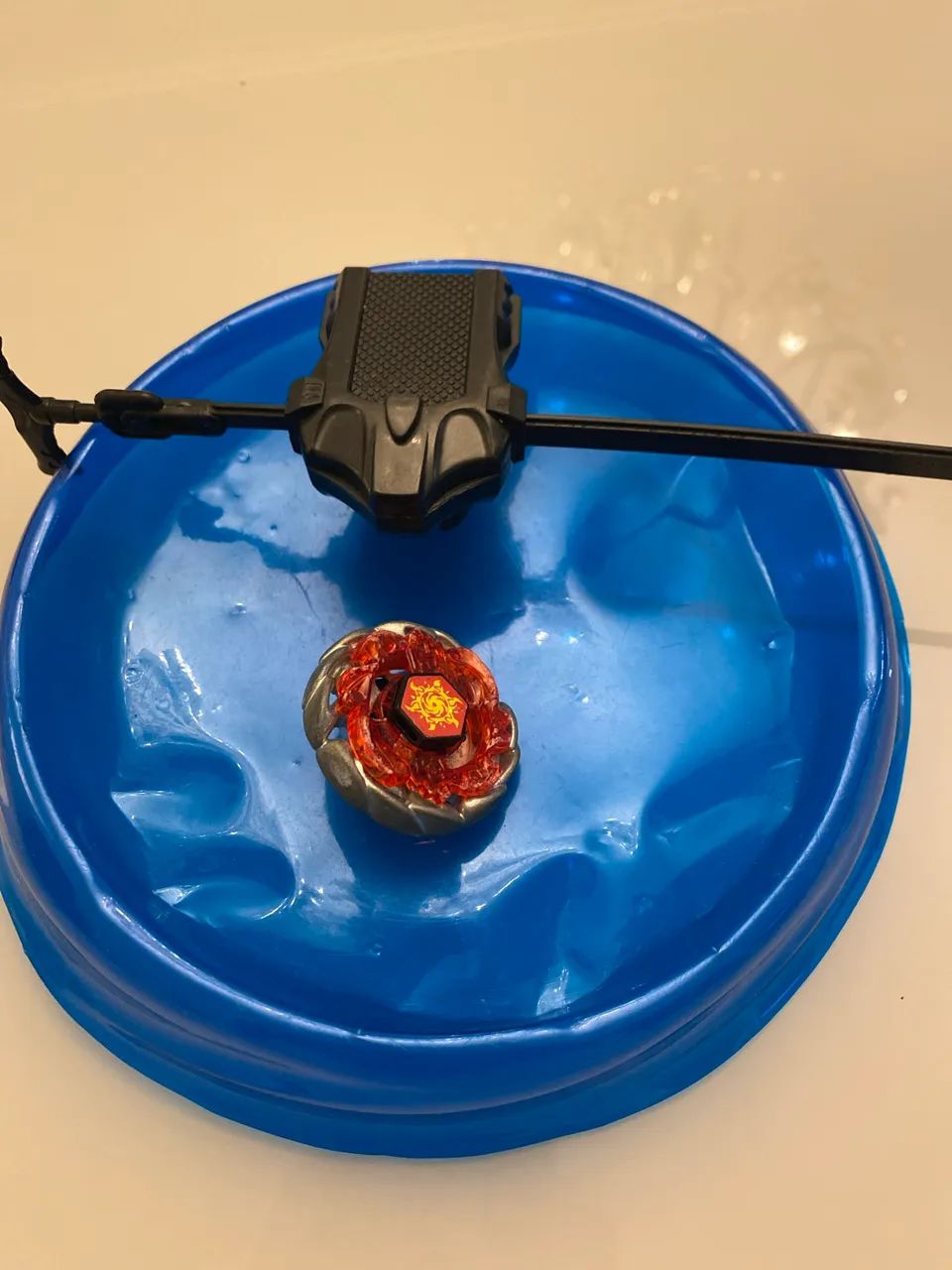 Kit Beyblade 1 Unidade Com Arena E Lançador