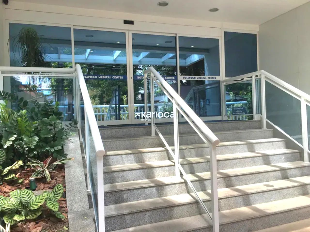 SALA COMERCIAL DE 30M² EM CENTRO EXCLUSIVO PARA AREA DA SAÚDE COM MANOBRISTA PARA OS CLIEN - Foto 11