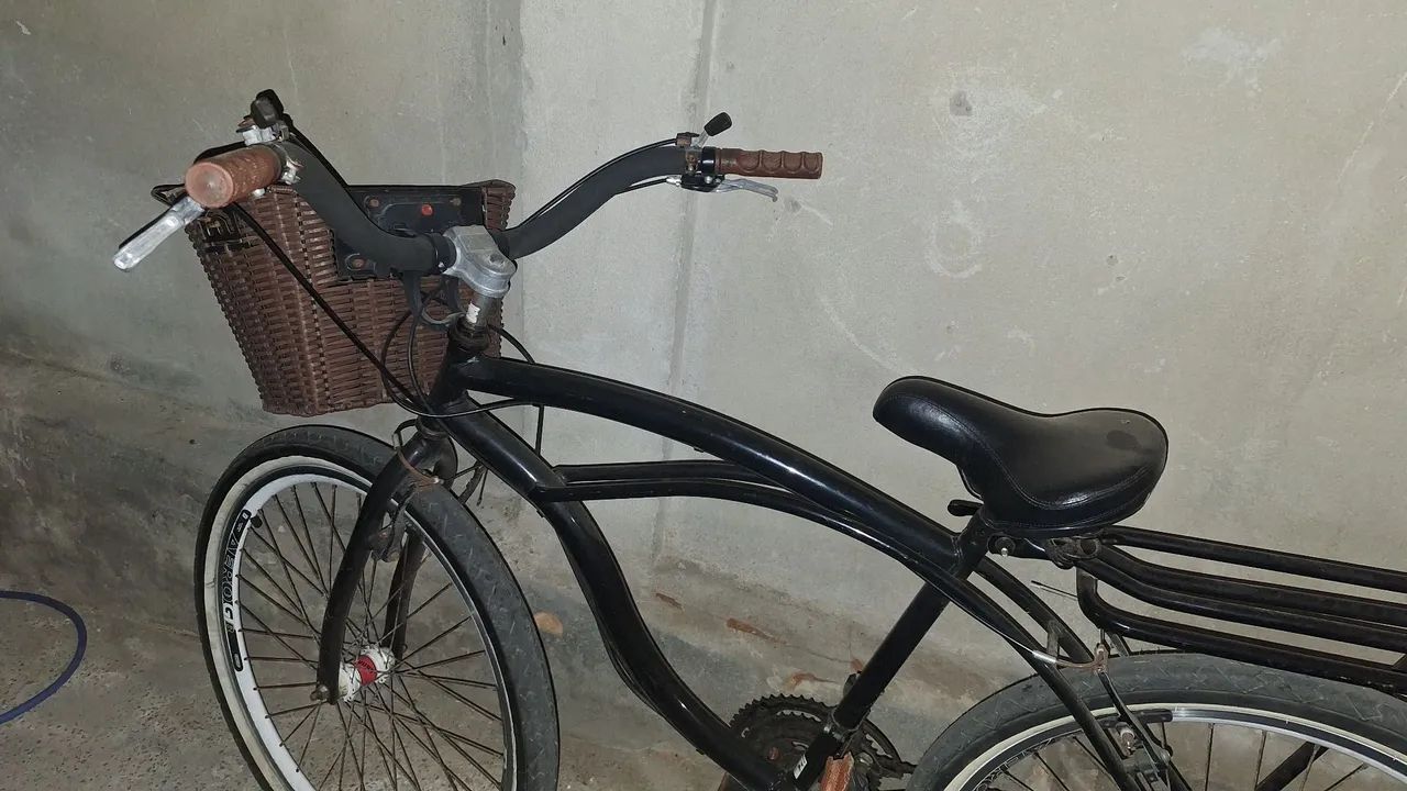 Bicicleta preta com cestinha - Foto 3
