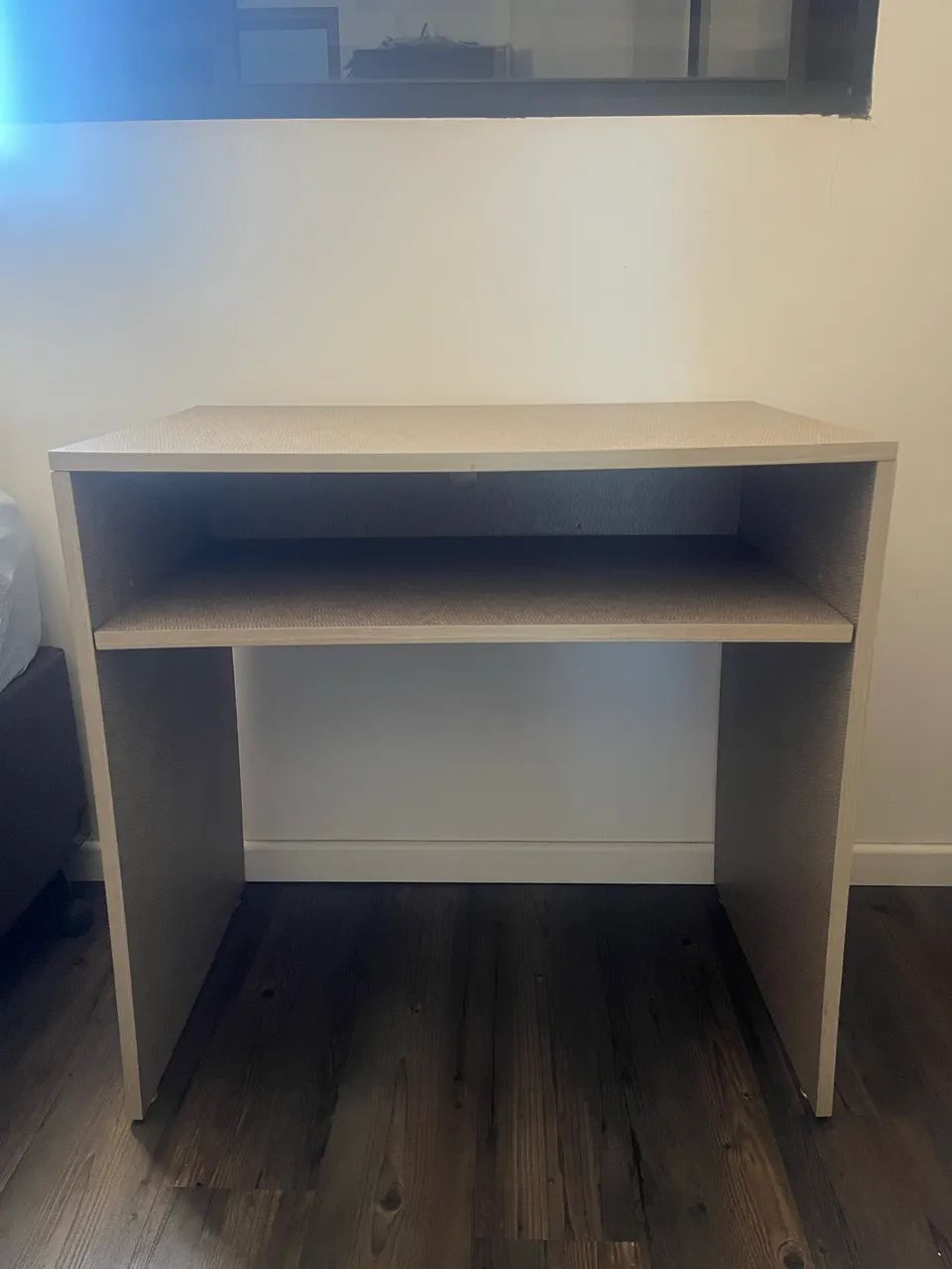 Mesa estilo escritório em MDF