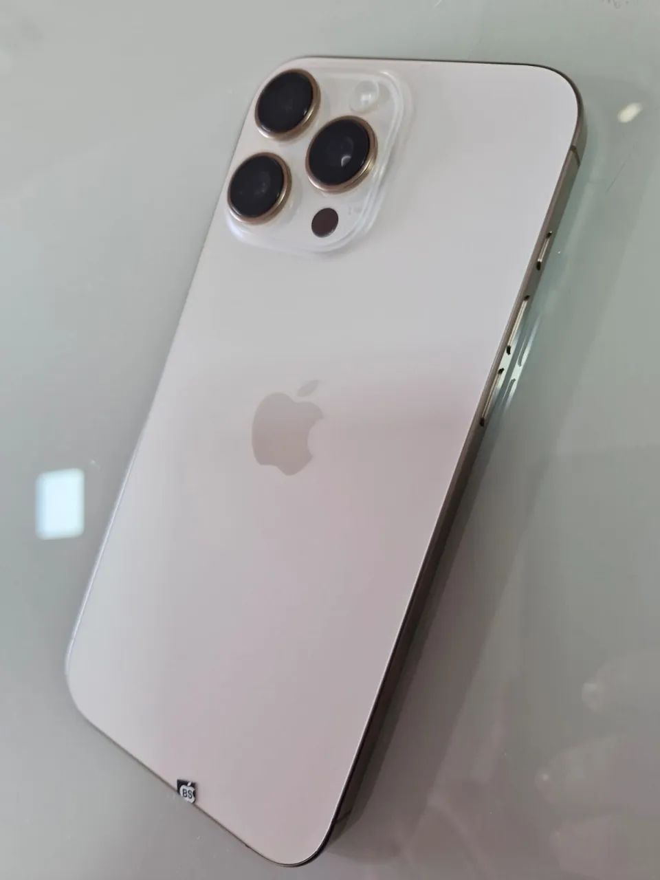 Vendo iPhone 16 pro Max titânio desert 256G - Bateria 99% - Foto 2