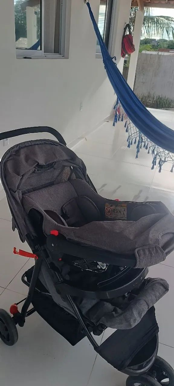 Carrinho de bebê com bebê conforto  - Foto 3