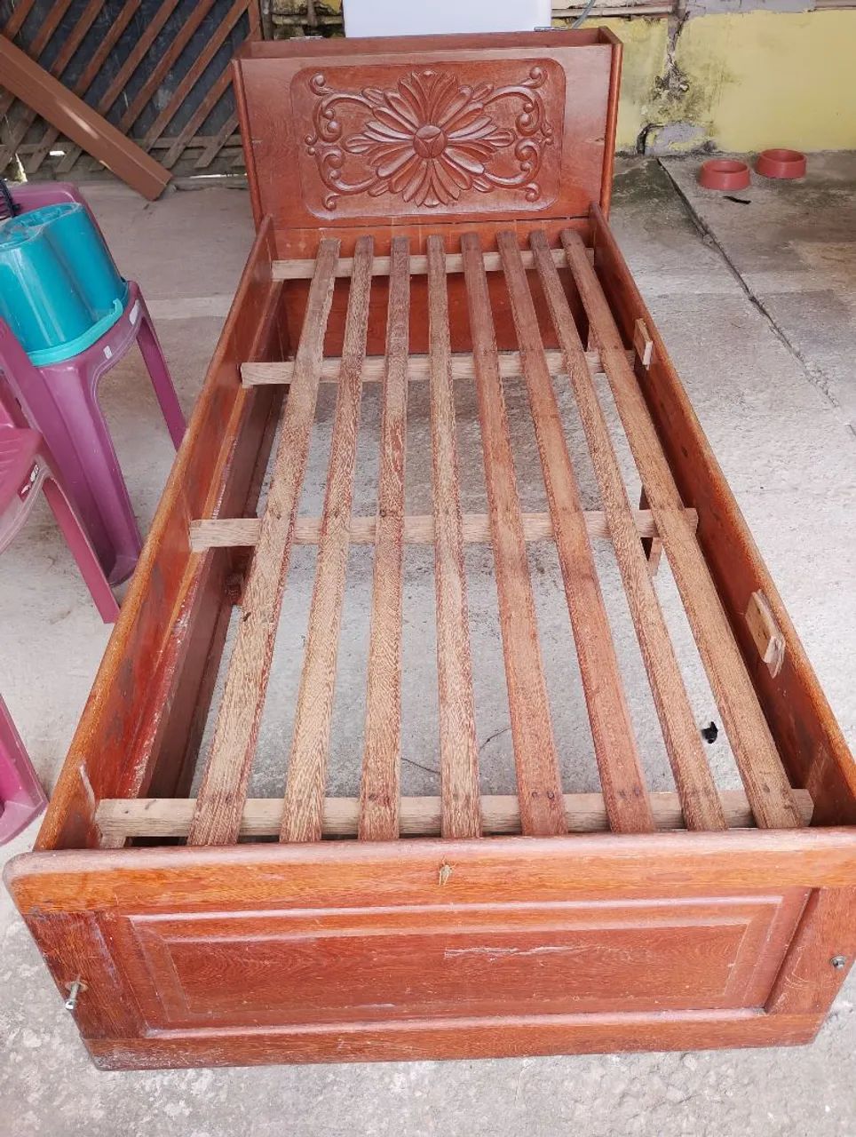 Cama de solteiro de Madeira de lei