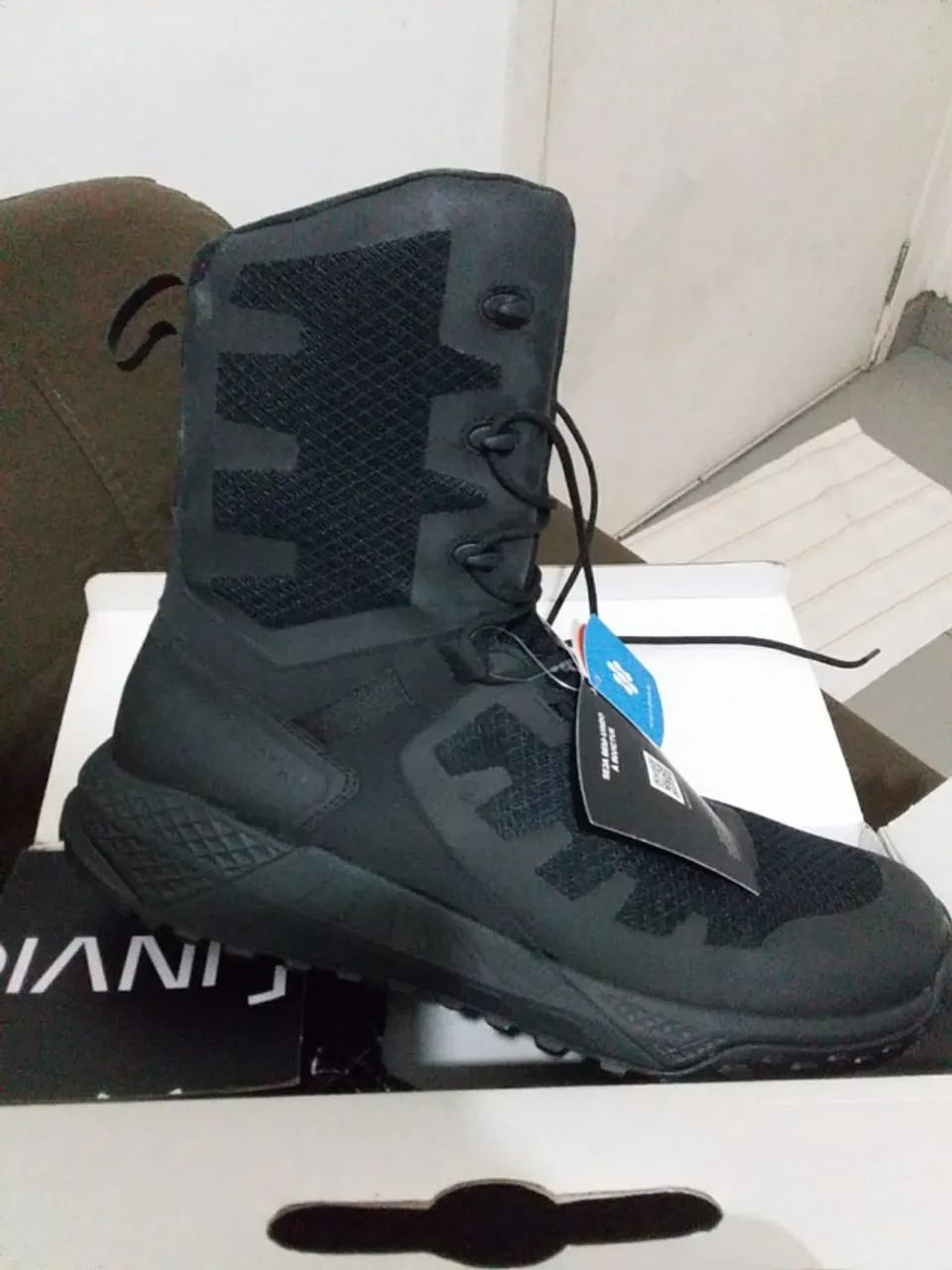 Bota INVICTUS