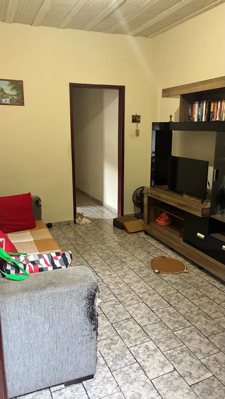 Vendo casa espaçosa com 2 quartos 