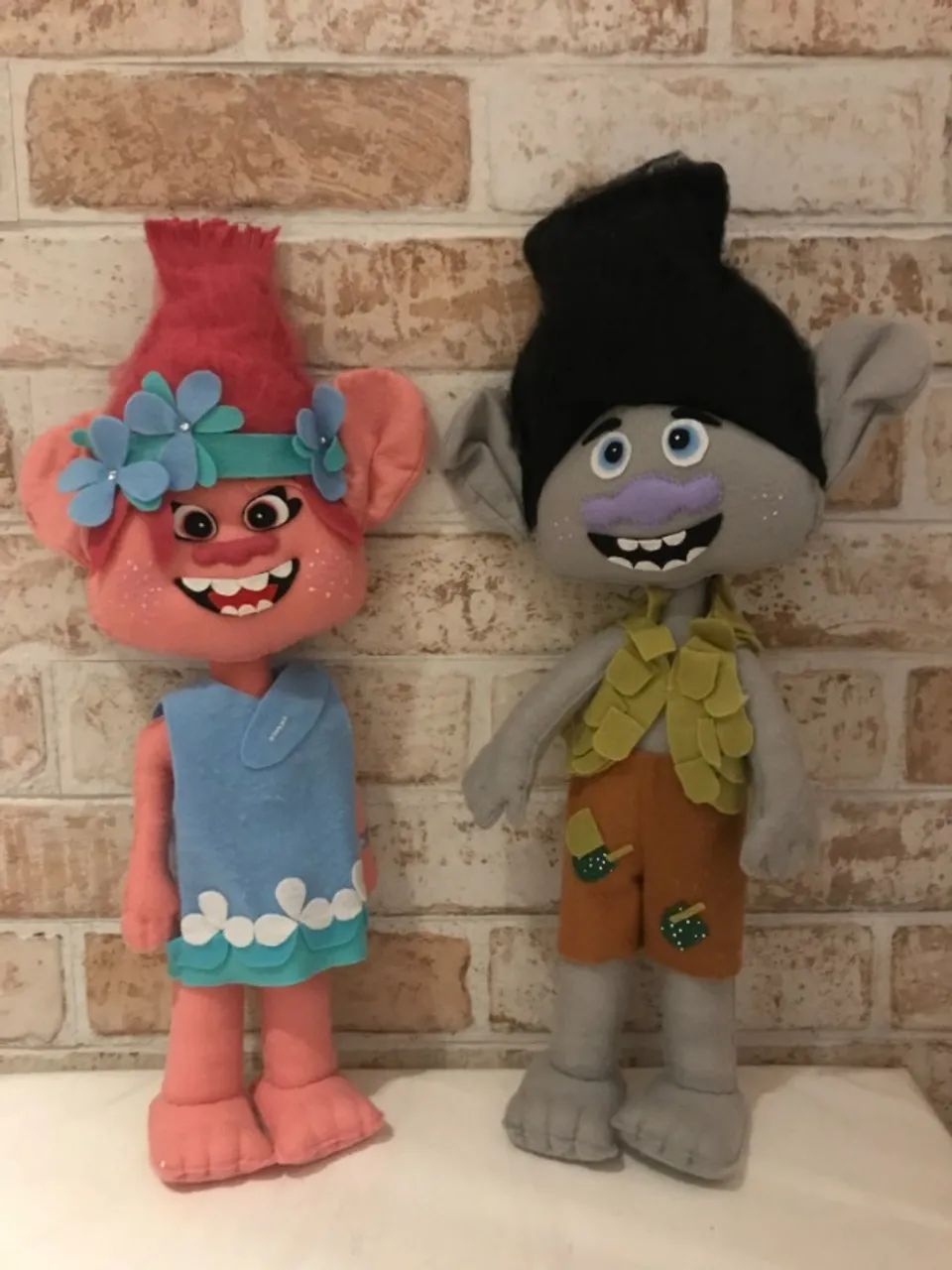 5 Bonecos Trolls em feltro - Foto 2