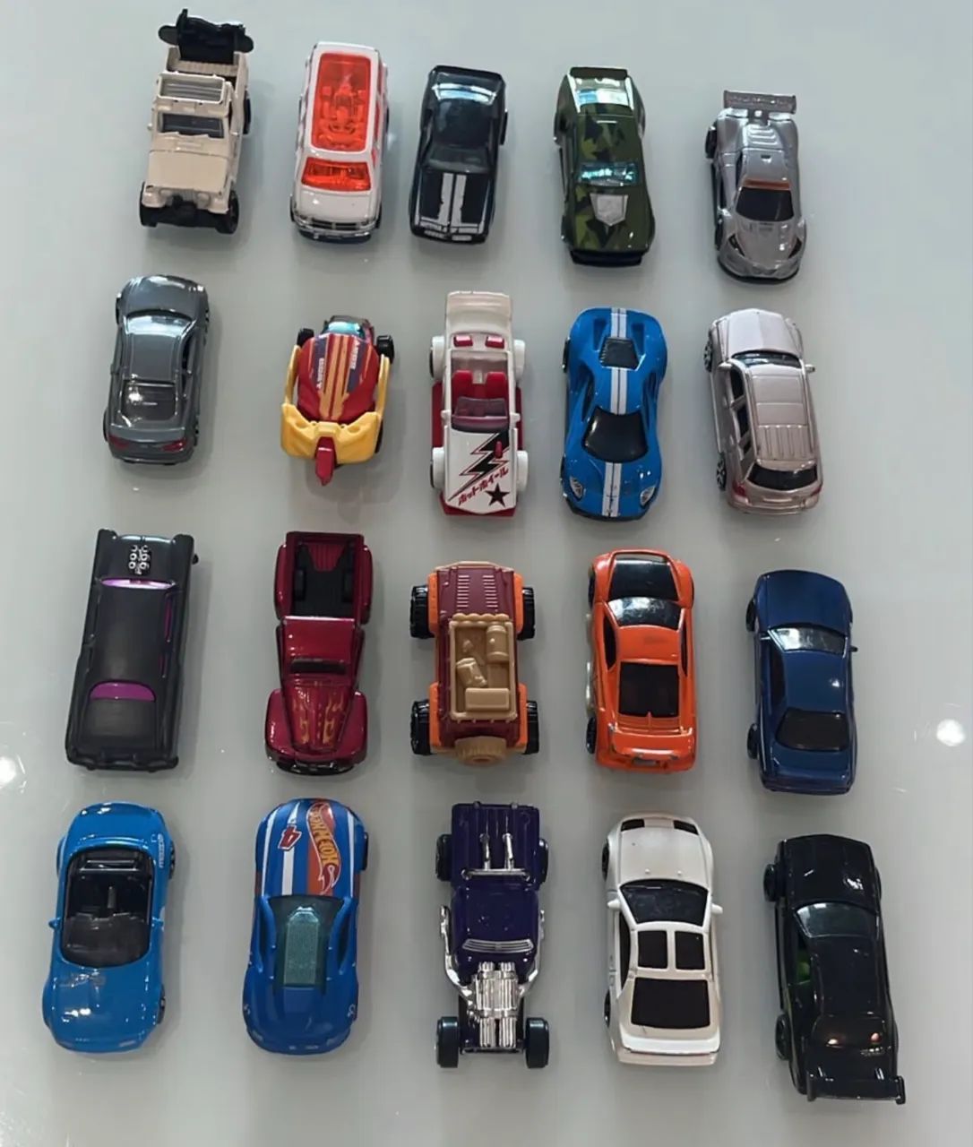 20 carrinhos hotweels