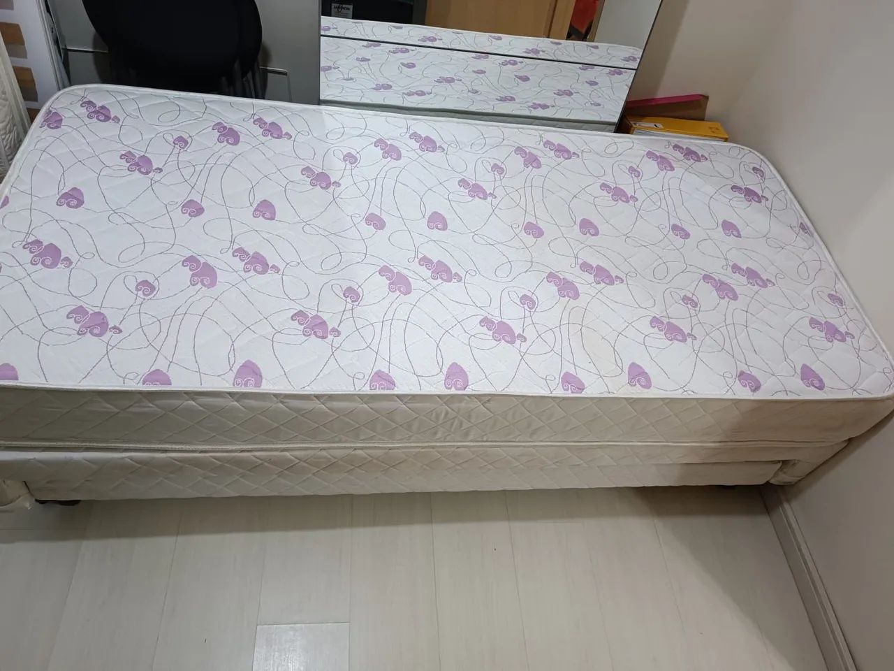 Cama solteiro com colchão e cama auxiliar 