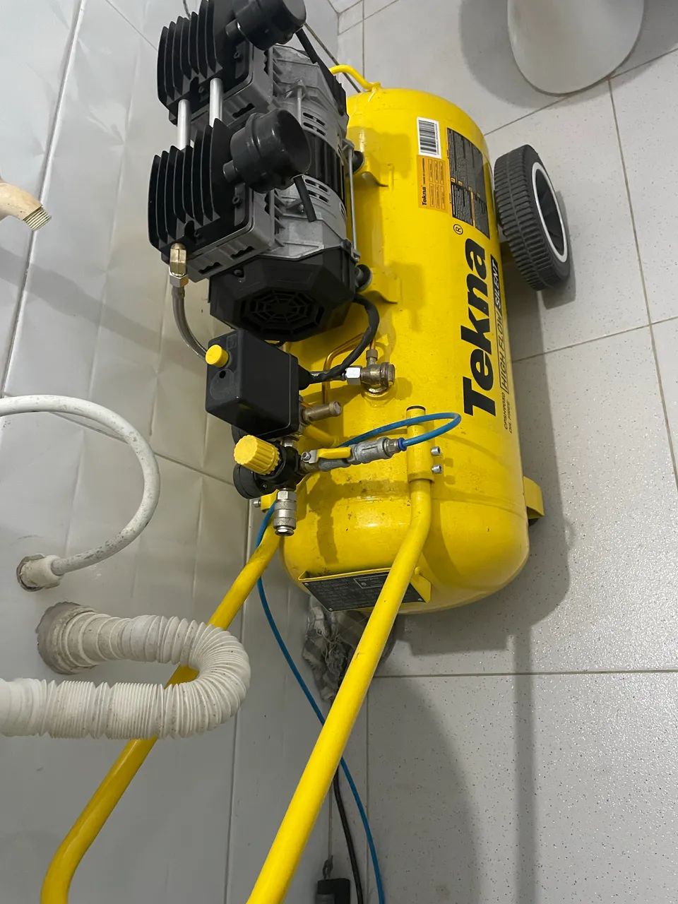 Cadeira odontológica, compressor e autoclave  - Foto 4
