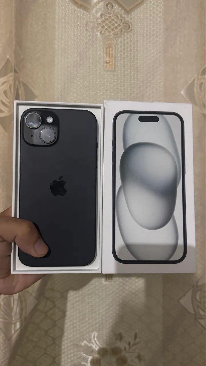 iPhone 15 na Caixa
